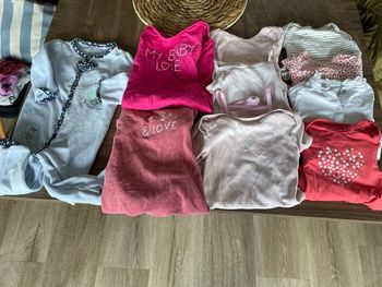 Lot bodys et pyjamas fille 9 mois