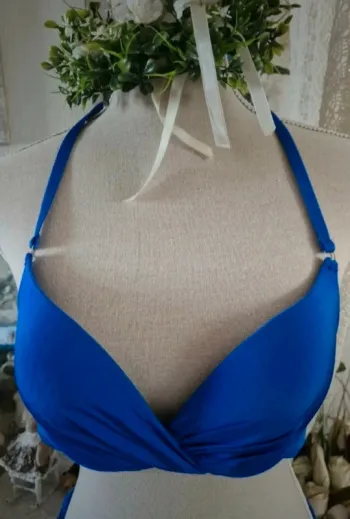 Maillot de bain bleu 2 pièces Taille 40/42 Neuf