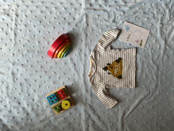 teeshirt manches longues blanc rayé gris dessin devant 3 mois kiabi ouverture totale au dos