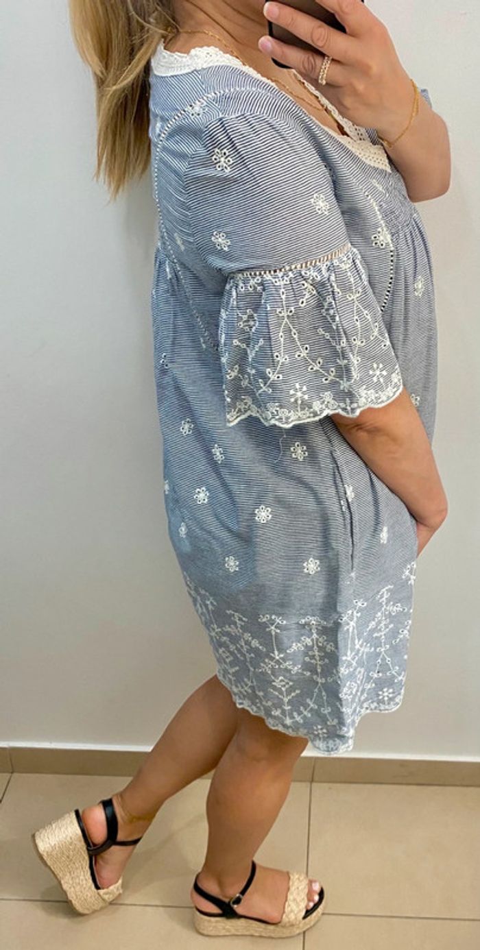 Petite Robe Courte ZARA Rayée Avec Broderie Taille M - photo numéro 7