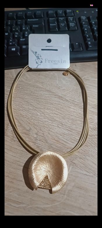 Collier doré