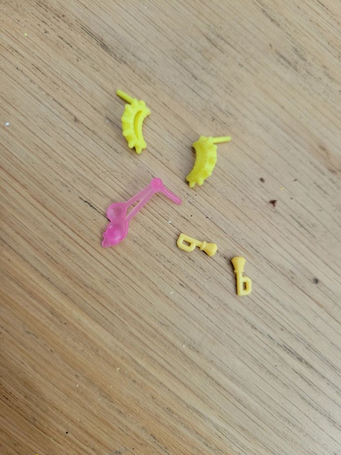 Lot bijoux pour poupée barbie boucle oreil et bague