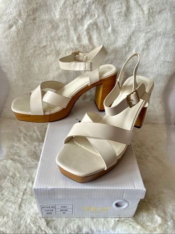 sandales crèmes pointure 40, talons 9 cm