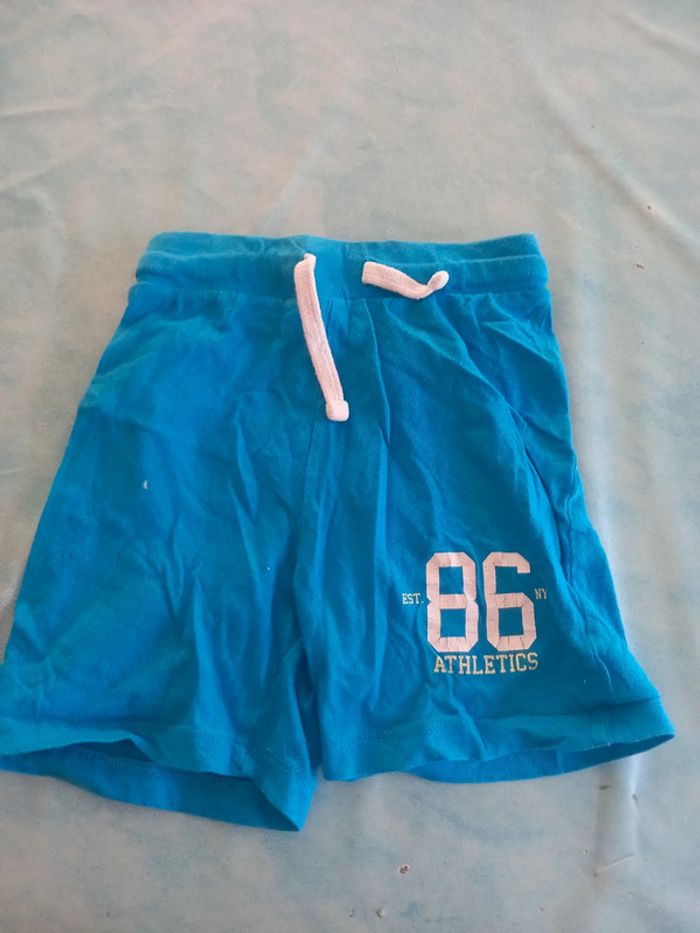 Short bleu