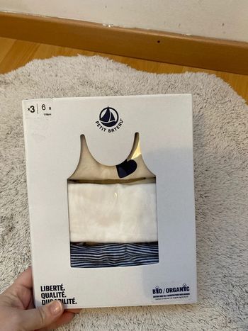 Lot de trois débardeurs neufs cœurs petit bateau 6 ans