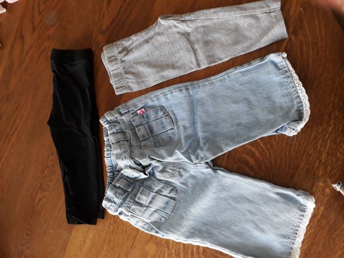 Vêtements fille 12 mois - 1 an : 1 jean, 2 legging , 1 gilet rouge