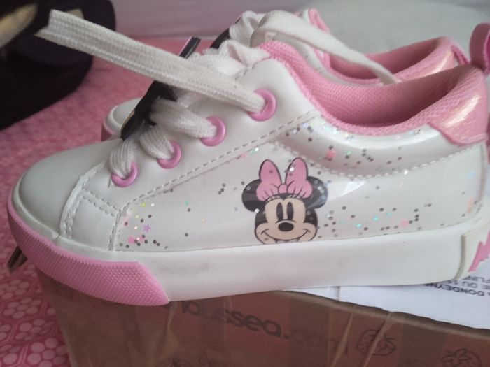 Baskets Disney pointure 25 - photo numéro 2
