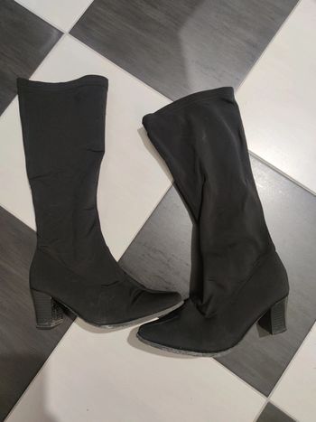 Très belles bottes ajustées noires P38