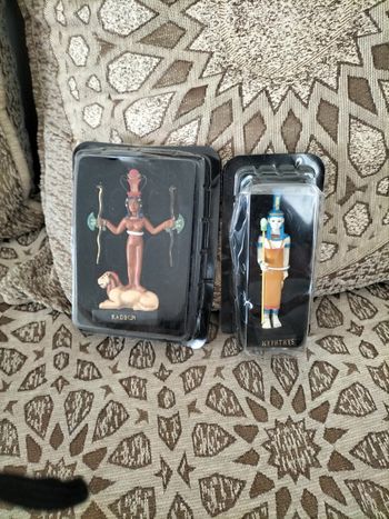 2 Figurine les mystères des dieux 2003