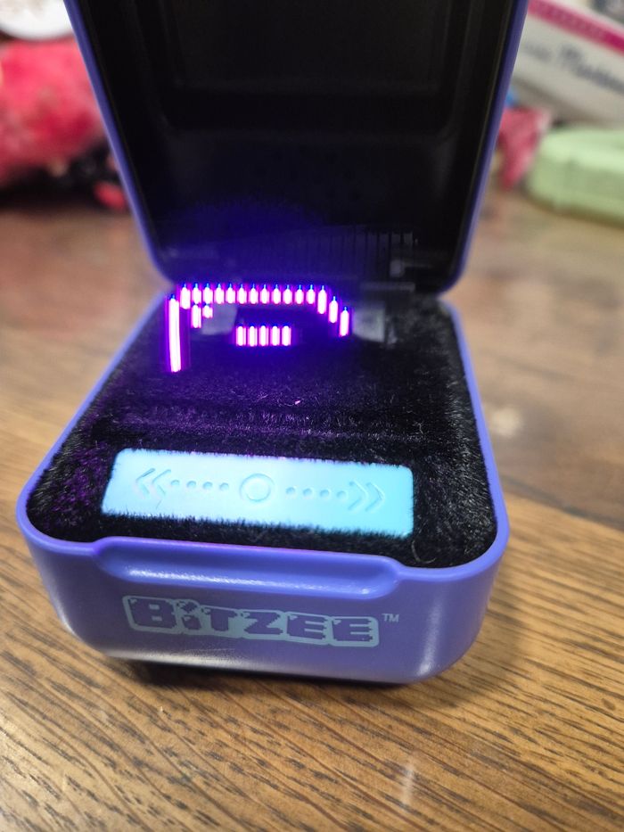 Jouet bitzee violet voir photo - photo numéro 7