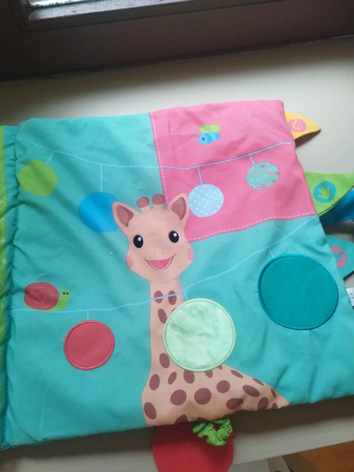Grand Livre éveil sensorielle Sophie la girafe - photo numéro 5
