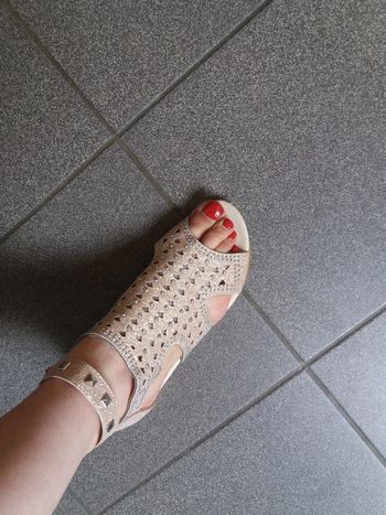 jolie chaussure brillante