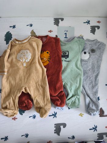 Lot de 4 pyjamas velours 1 mois