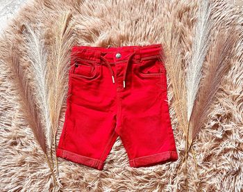 Short en jean rouge