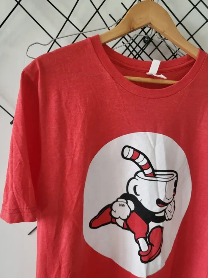 T-shirt XL CupHead neuf - photo numéro 2