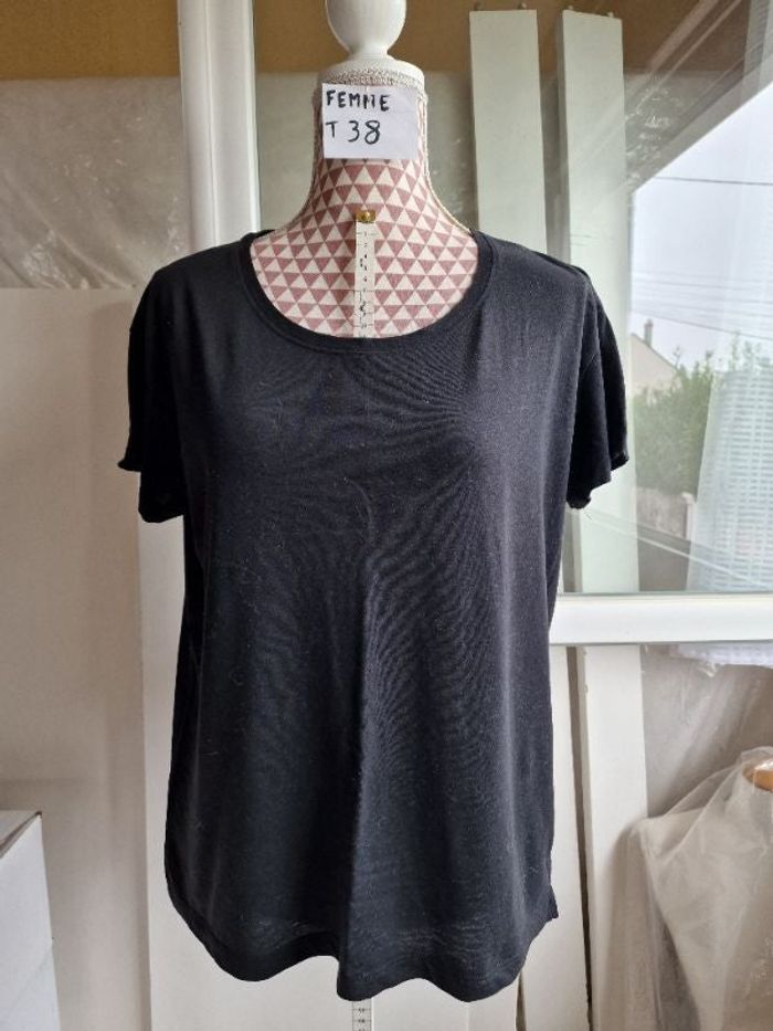 Tee-shirt, noir, ample façon blouse, en coton&  polyester, longueur 62cm, en très très bon état, mar