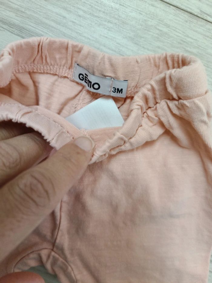 2 pantalons 3 mois - photo numéro 2