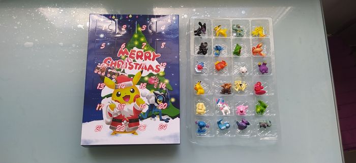 Calendrier de l Avent Pokémon bleu et ses 24 figurines - photo numéro 4