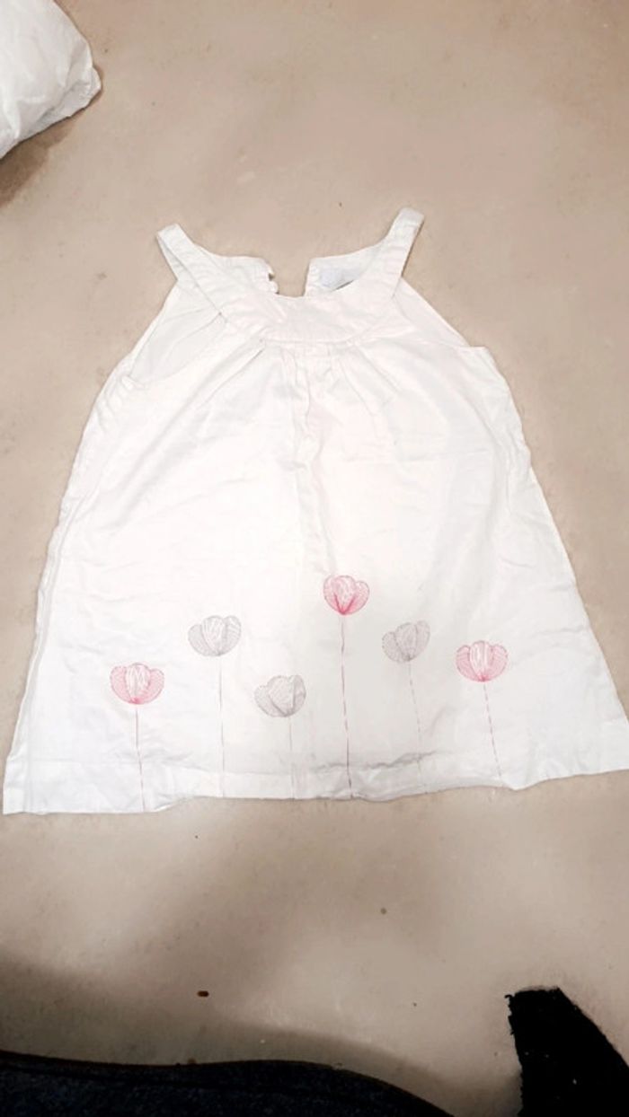 Jolie robe été marque obaibi taille 18 mois