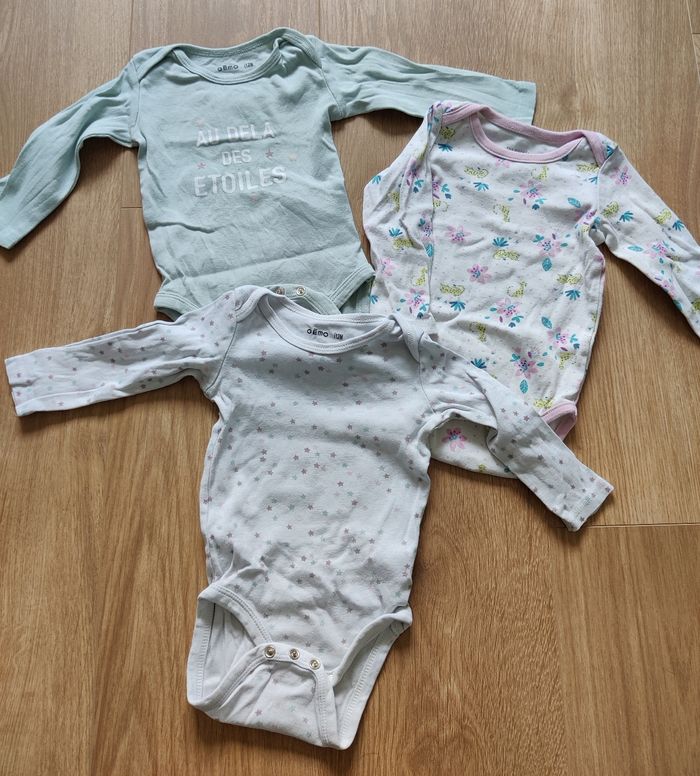 Lot bodies fille manches longues 12 mois - photo numéro 2