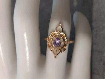 Bague fantaisie métal doré et pierre violette