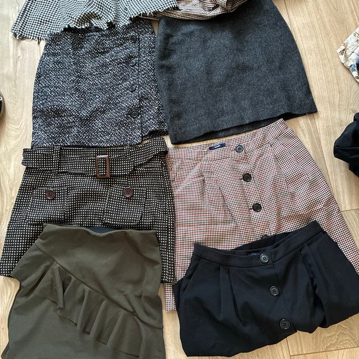 Lot 11 jupes courtes et 1 short