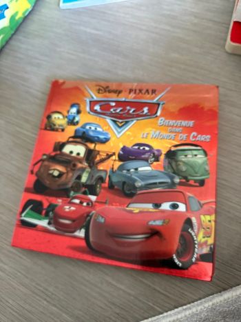 Livre cars en très bon état