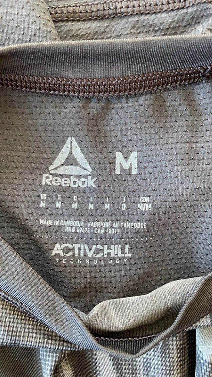 T-shirt reebok Taille M neuf - photo numéro 4