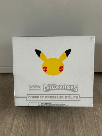 ETB Pokémon Célébrations 25 ans (vide)