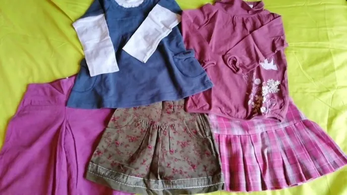 Lot jupes et t-shirts fille