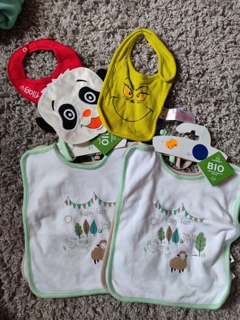 Lot de 6 bavoirs neufs 