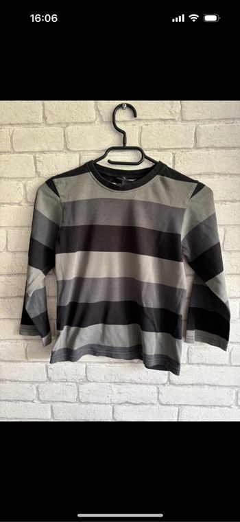 Tee shirt h&m taille 6/7 ans