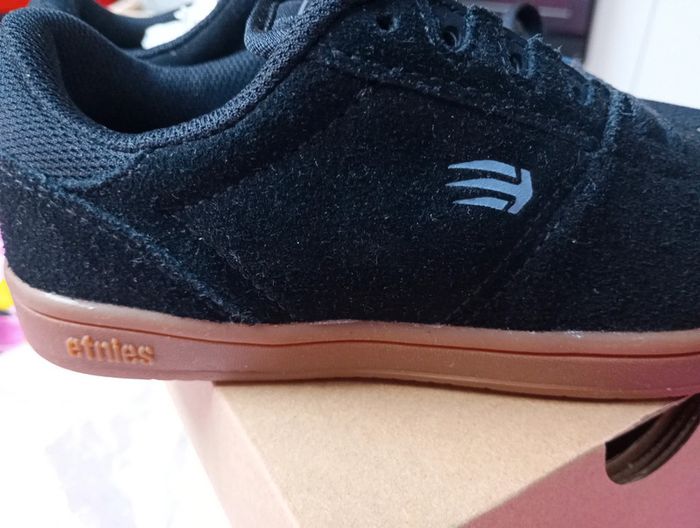 Etnies noires 33 neuves - photo numéro 4