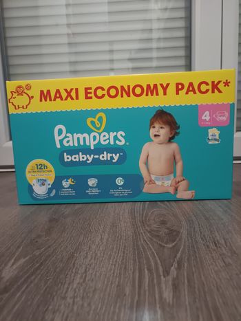 1Carton pampers taille 4