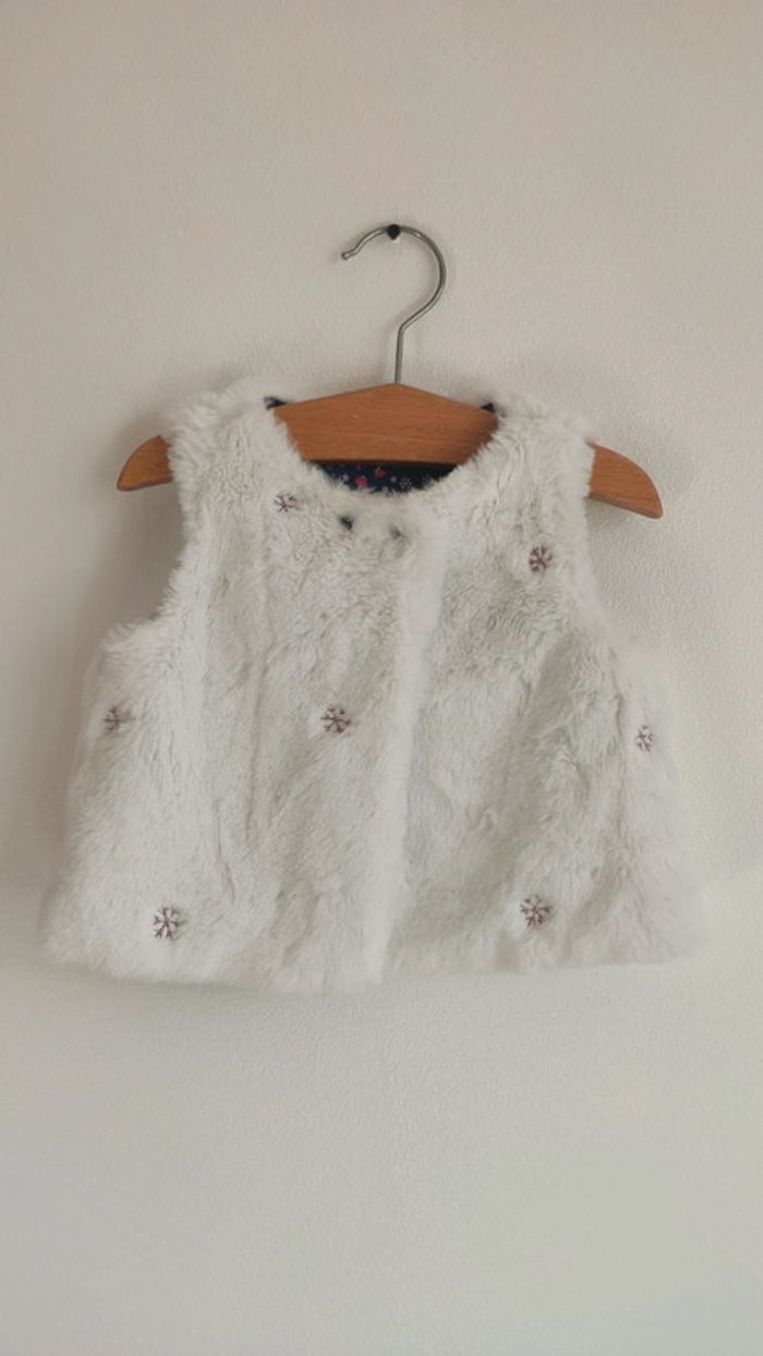 Polaire blanche sans manches sergent major taille 9 mois