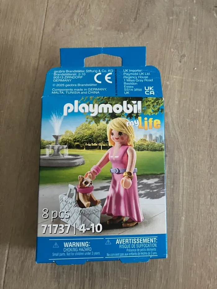 Figurine Playmobil 71737 Dame avec Chihuahua et le panier pour le transport