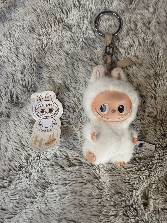 Popmart labubu pin for love lettre H