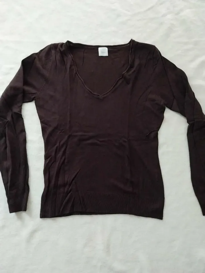 Pull marron col V T2 - photo numéro 2