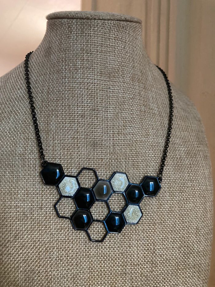 Collier femme noir et blanc - photo numéro 2