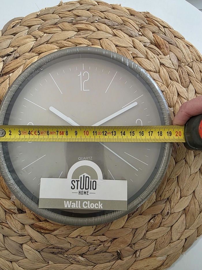 Petite horloge murale grise neuve - photo numéro 4