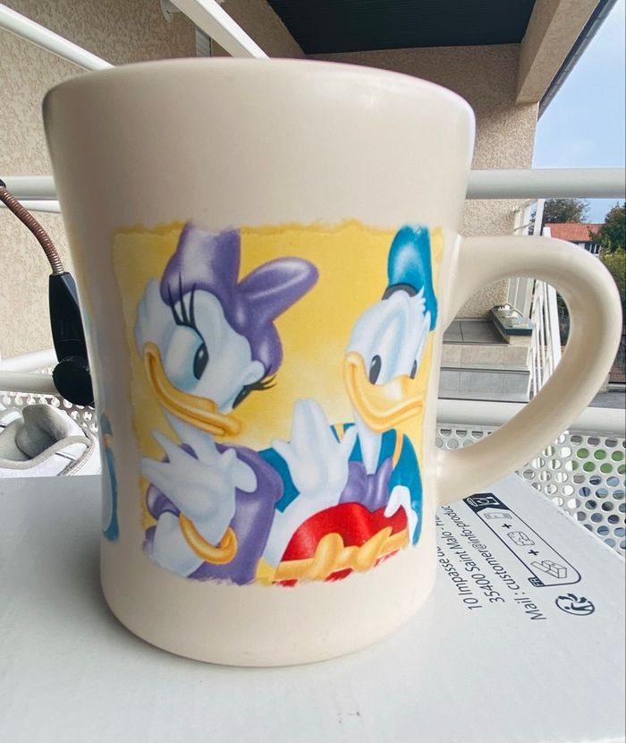 mug officiel disney store donald et daisy - cœurs violets - photo numéro 3
