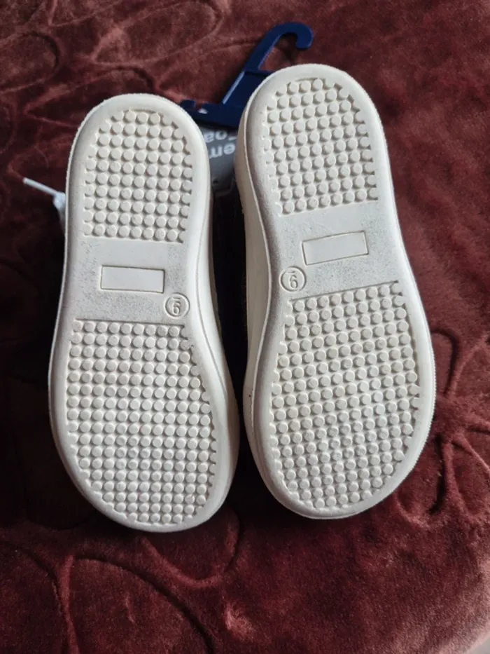 Chaussures brillantes taille 26 - photo numéro 4