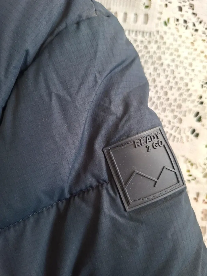 Doudoune garçon- taille 5 ans - bleu marine - en très bon état - photo numéro 4