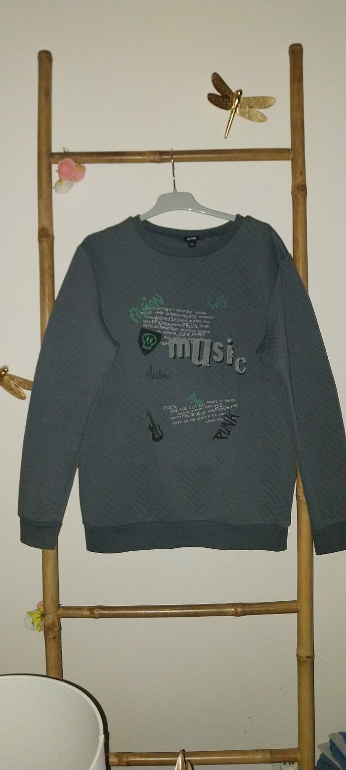Pull / sweat col rond by Kiabi Excellent état 12 ans