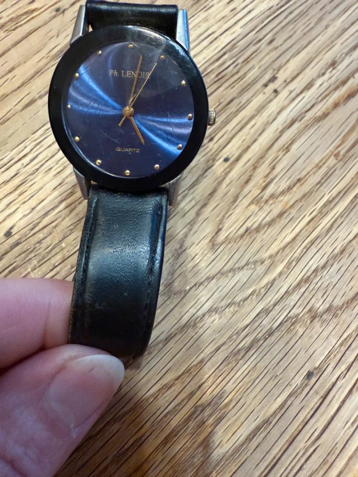 Deux montres fond noir - photo numéro 6
