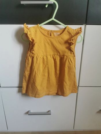 T shirt jaune moutarde à volants taille 18mois