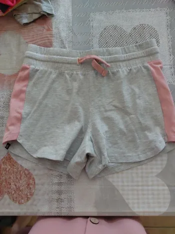 Short neuf Décathlon 8-9A