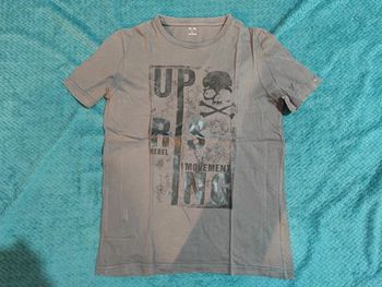 🌺t shirt manches courtes imprimé kiabi taille XS ou 14 ans