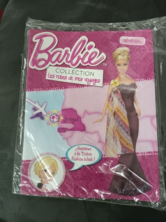 Robe de mes voyages barbie et livre neuf .
