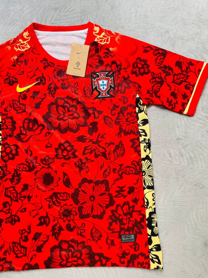 Maillot concept foot Portugal rouge fleurs taille S - photo numéro 3